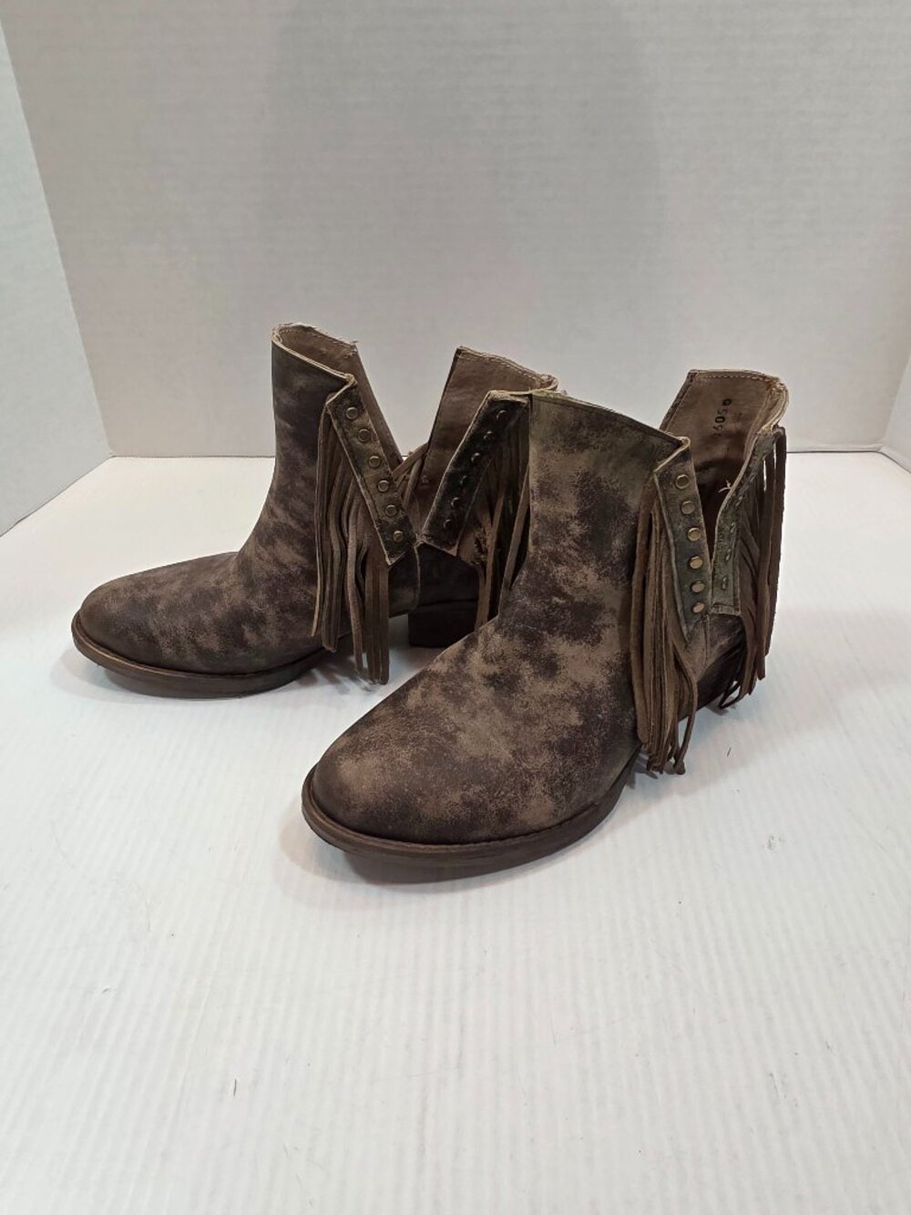 Circle G by Corral Trading Womens size 8 1/2 Fringe Studded Brown Ankle Booties